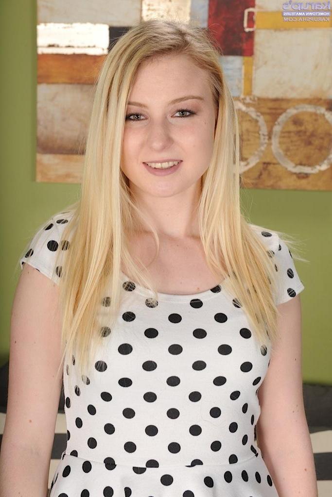 15P Girl next door Sophie Sativa spreads her pussy lips