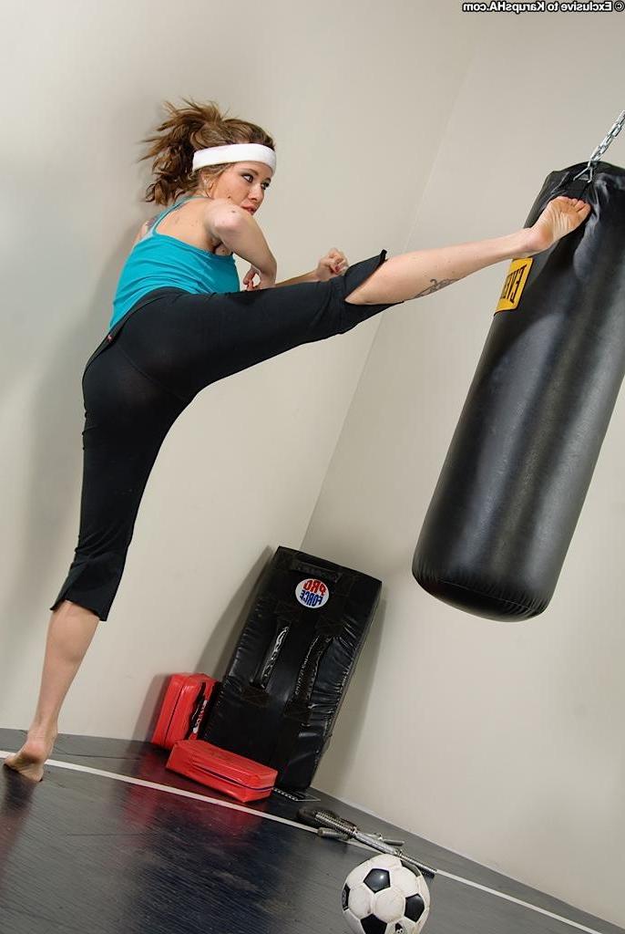 15P Cali Lakai masturbating after her intense workout