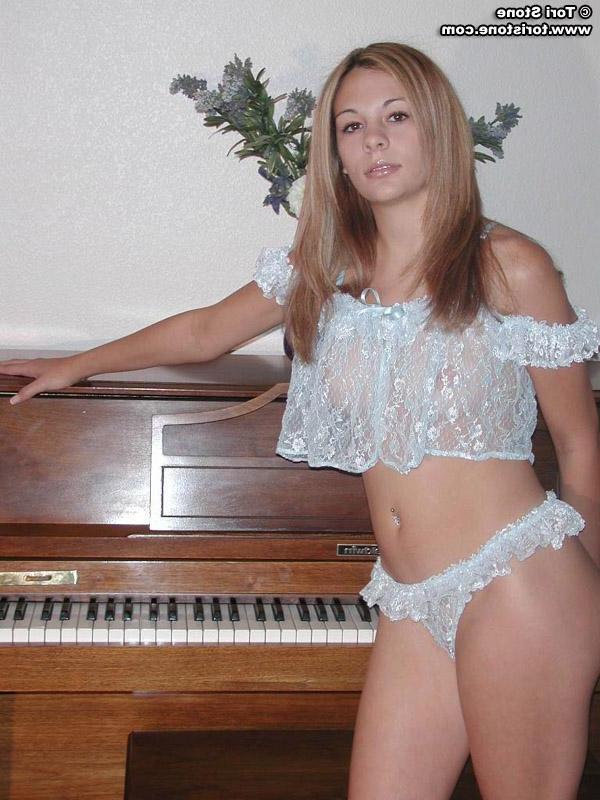 16P Tori gets naked at piano lessons