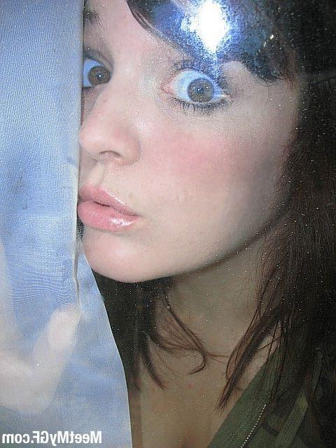 16P Pictures of wild and crazy girlfriends showing off