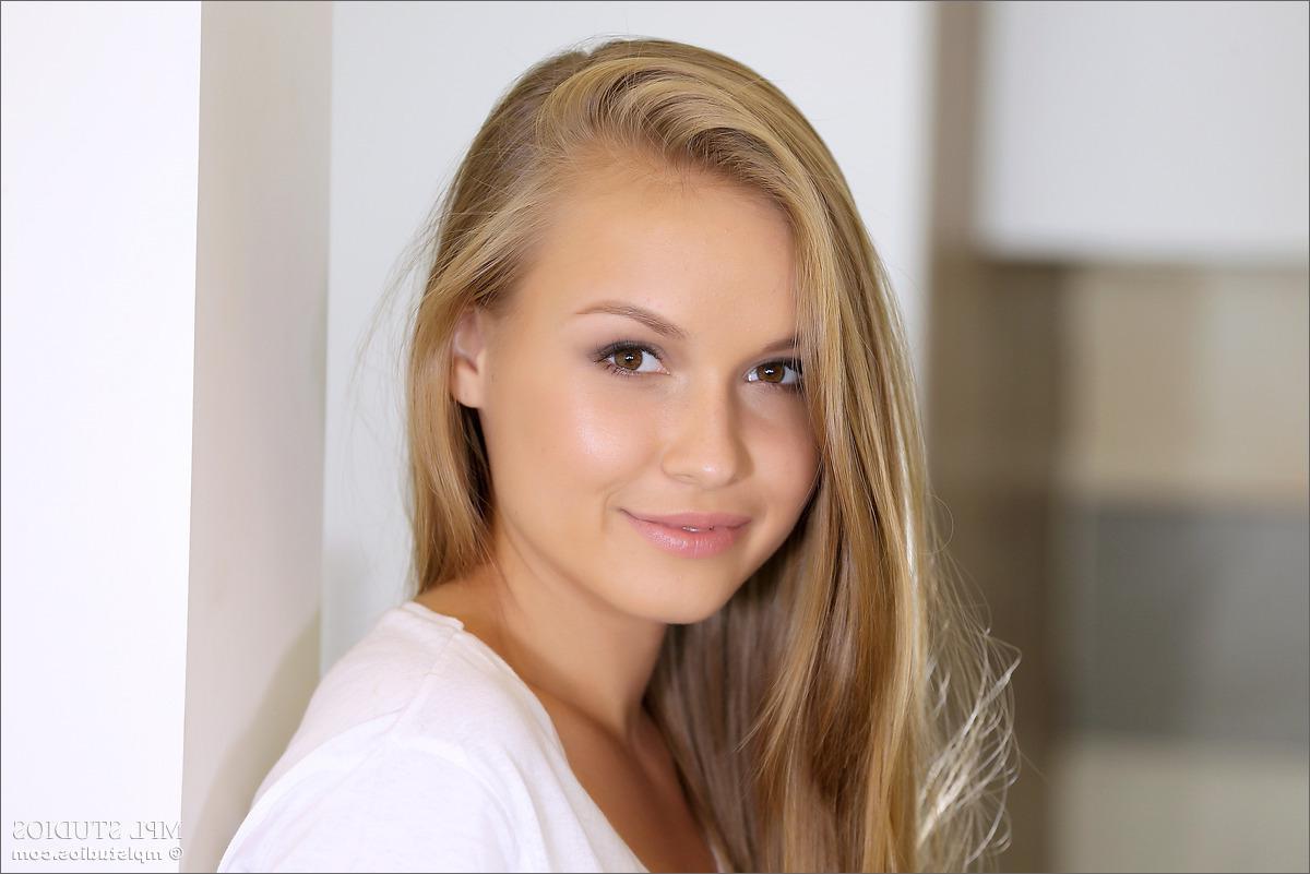 12P MPL Studios Presents Taya in "Get Closer"