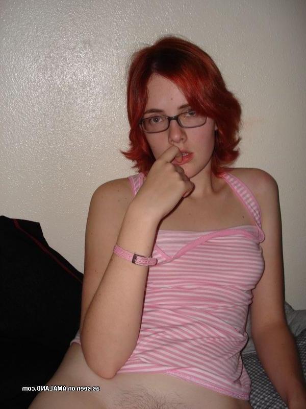 14P Collection of amateur emo babes posing for the camera