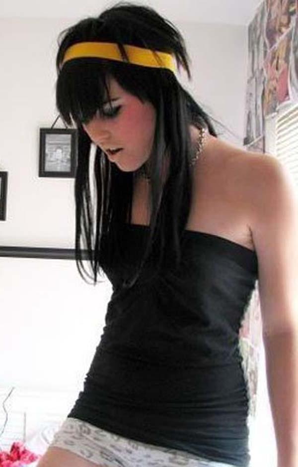 15P Nice collection of a sexy amateur emo babe's selfpics