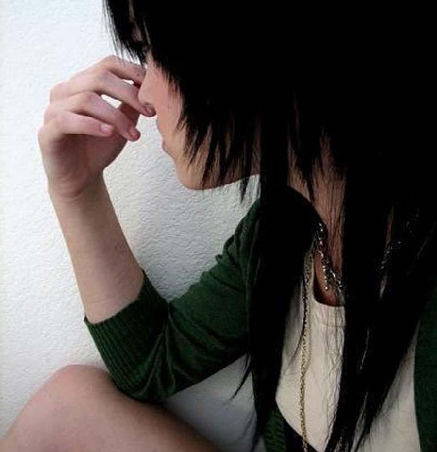 15P Nice collection of a sexy amateur emo babe's selfpics