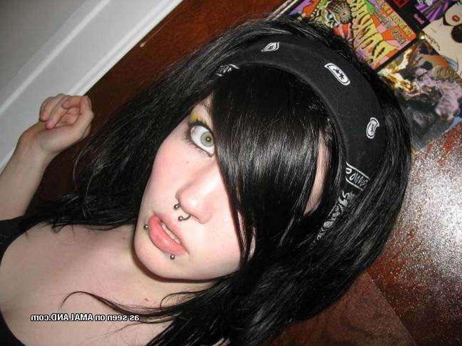 15P Picture selection of an emo GF who likes facial piercings