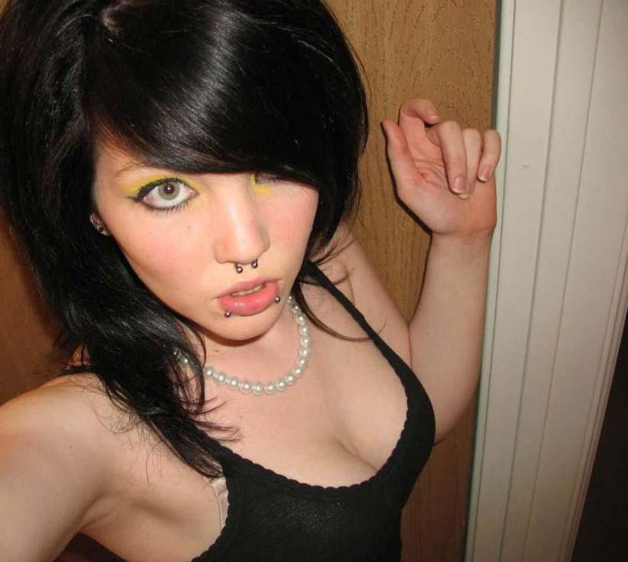 15P Picture selection of an emo GF who likes facial piercings