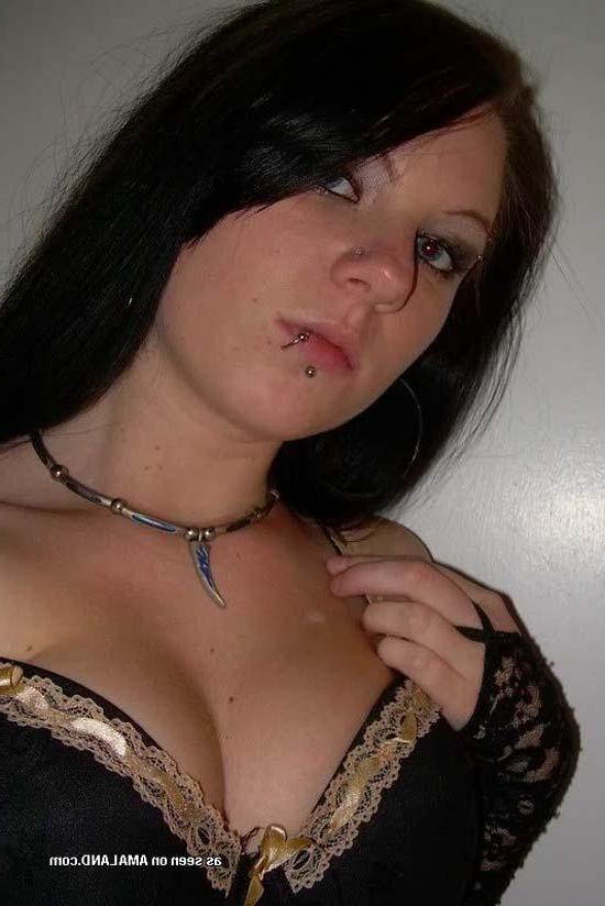 16P Photos of various hot emo GFs showing off on cam