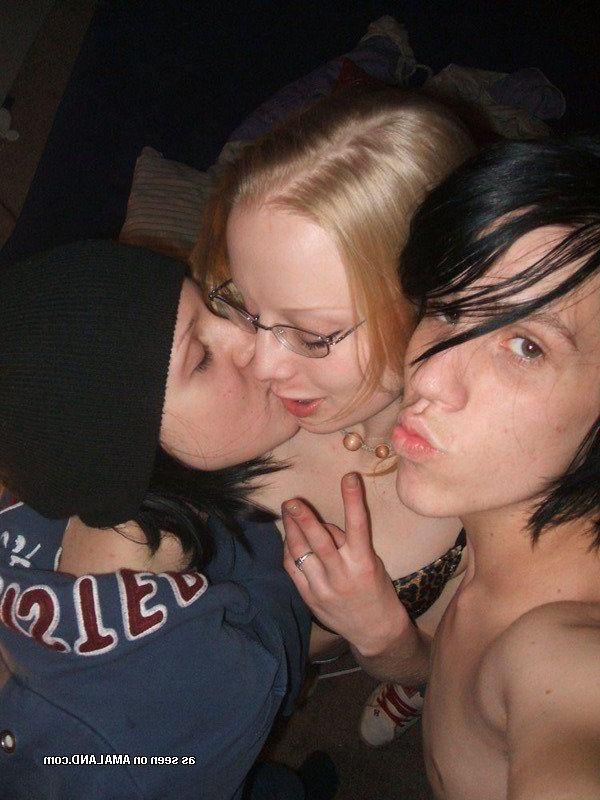 16P Pictures of horny teen girls going crazy