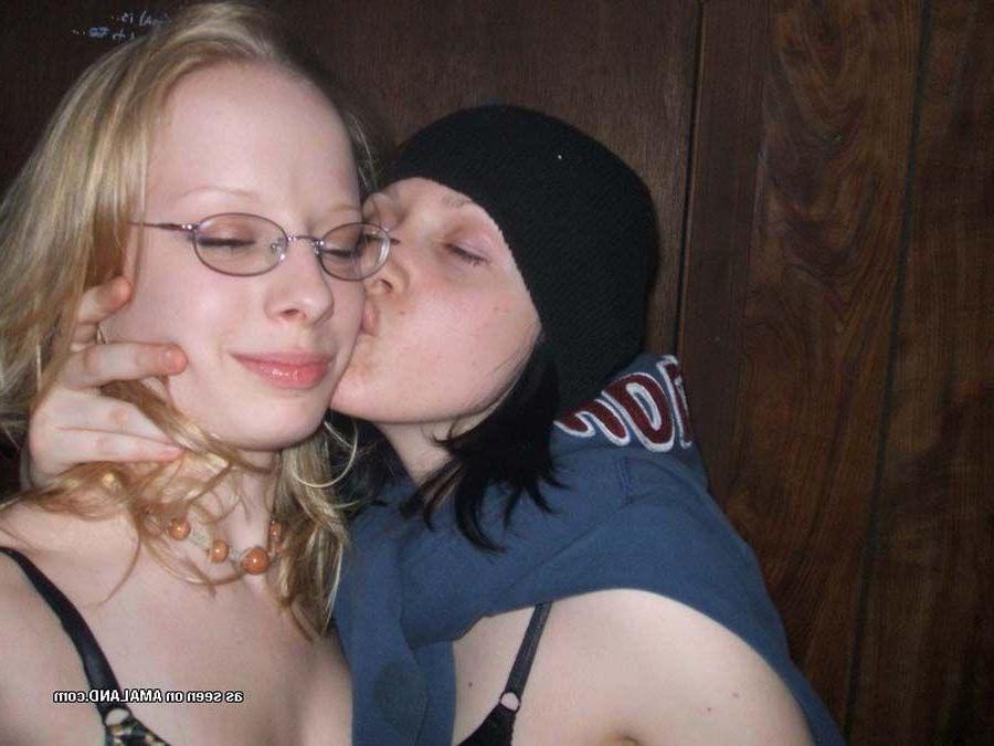 16P Pictures of horny teen girls going crazy