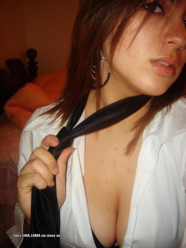 15P Softcore self-pics from this cute Asian-American chick