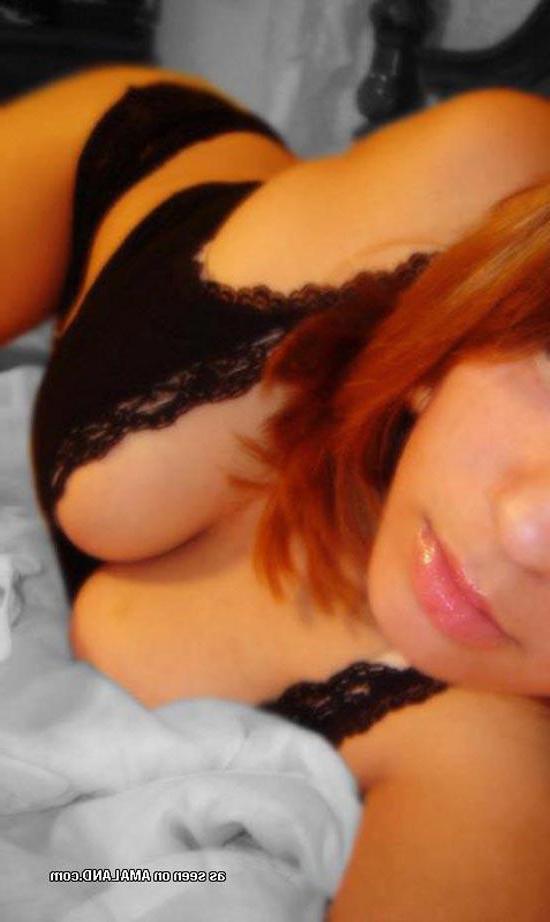 15P Softcore self-pics from this cute Asian-American chick