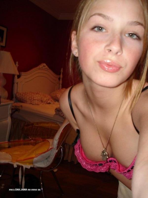 15P Pictures of sizzling hot teen amateur girlfriends caught on camera