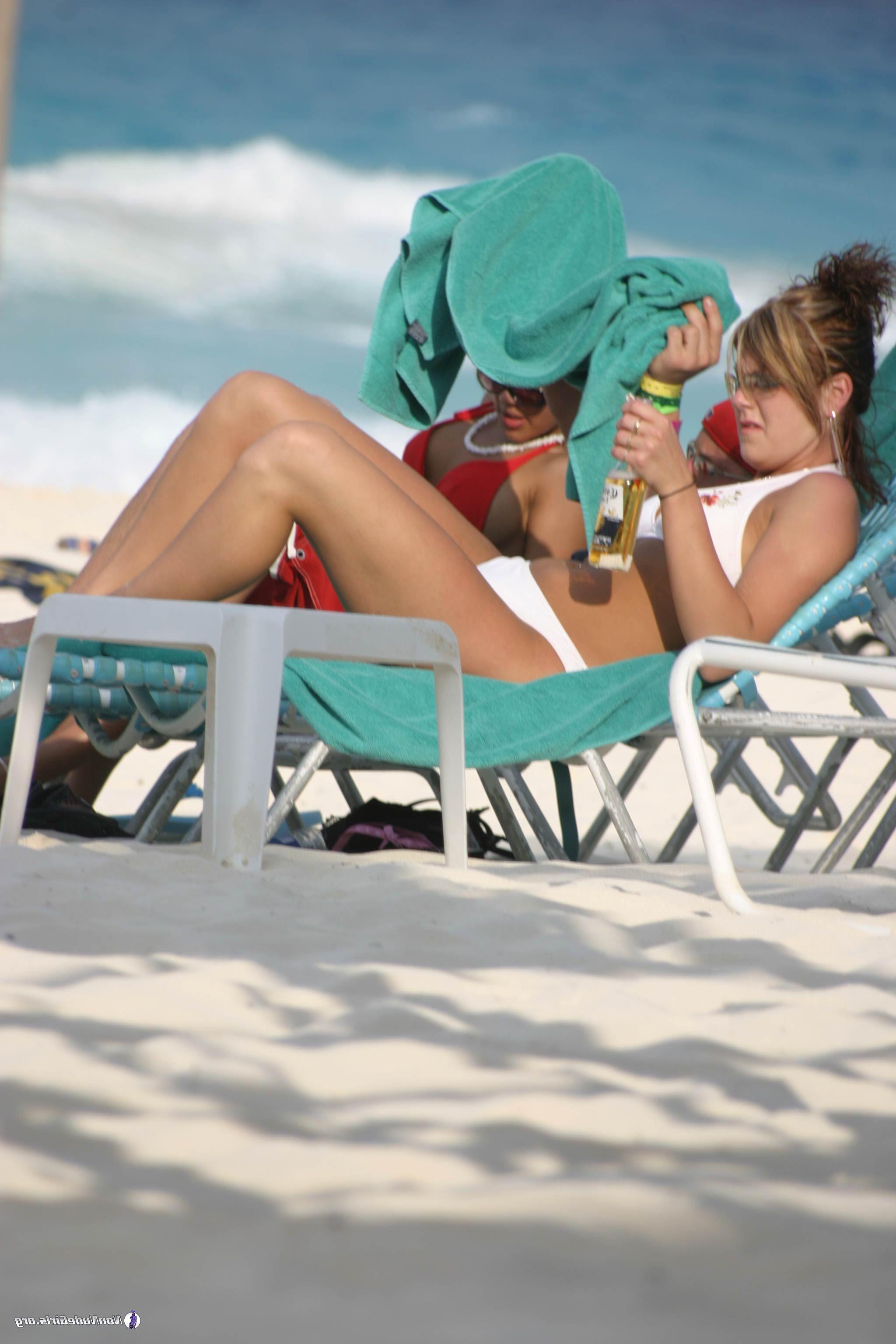 20P Pictures of crazy girls showing their bodies on spring break