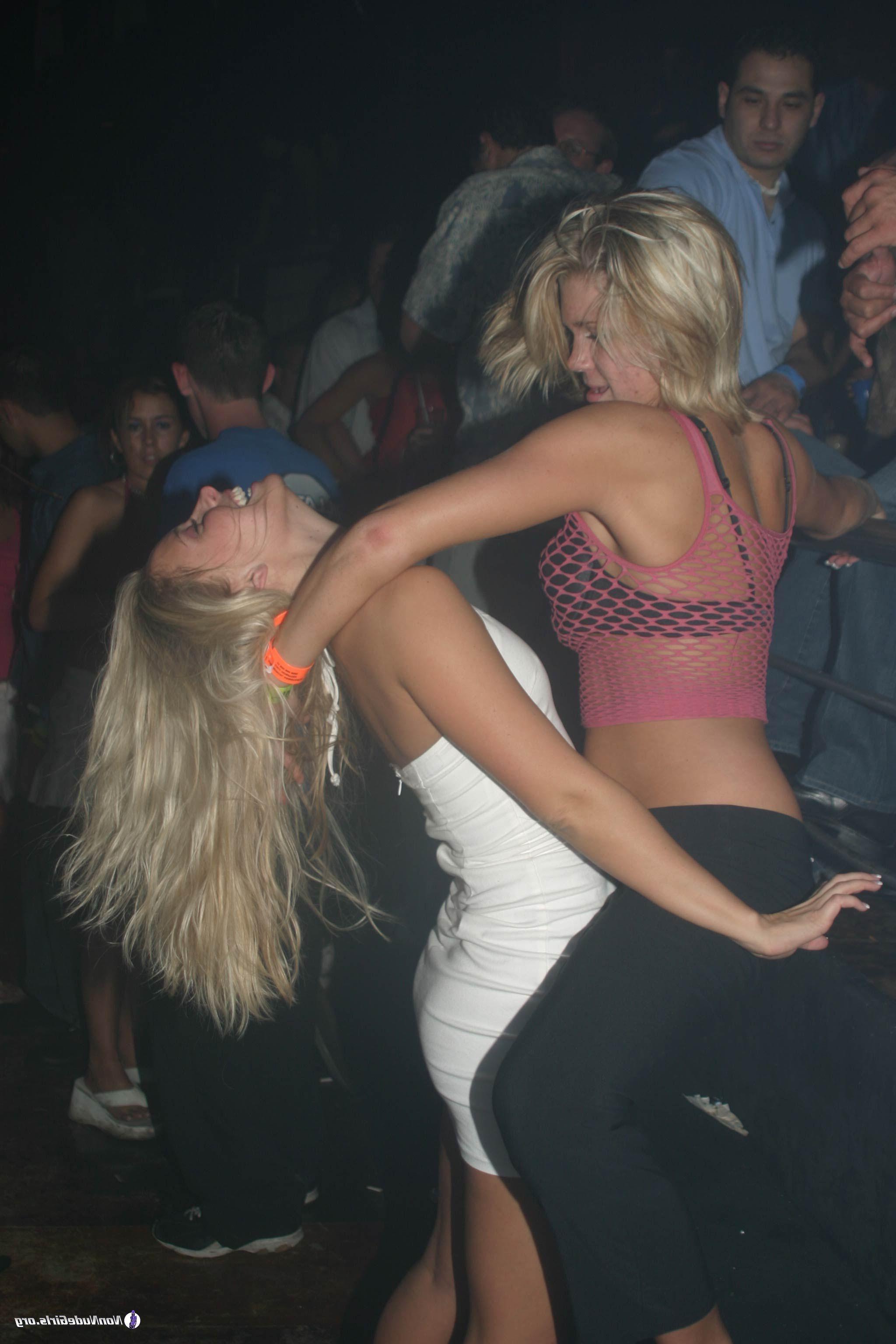 20P Pictures of crazy girls showing their bodies on spring break