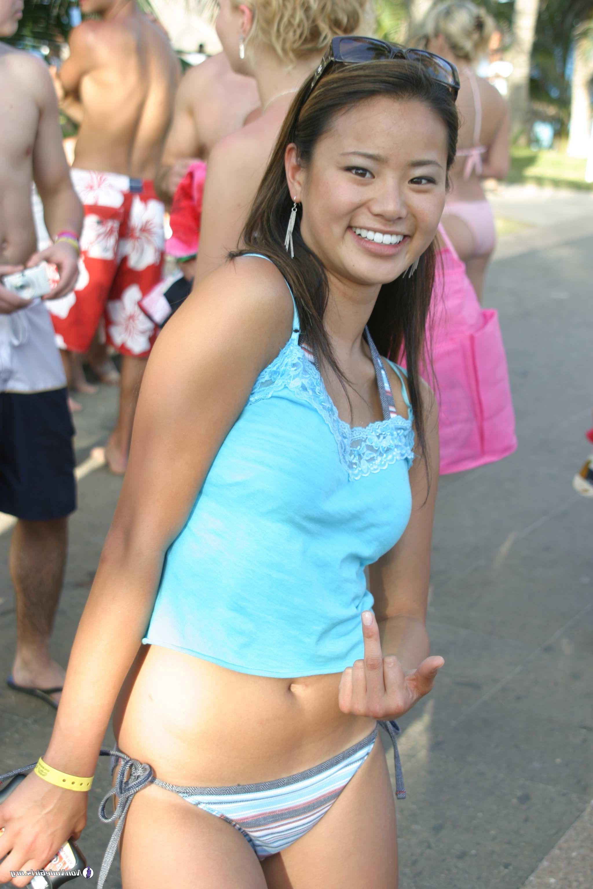 20P Pictures of crazy-hot girls on spring break