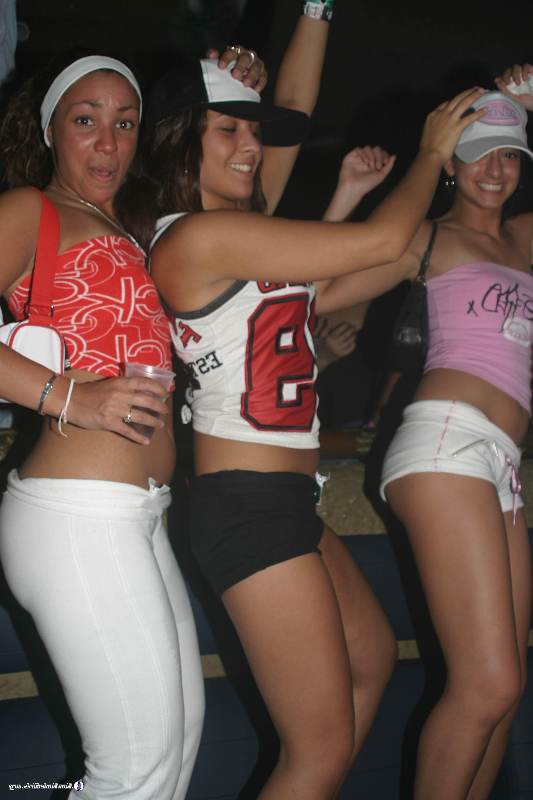 20P Pictures of crazy-hot girls on spring break
