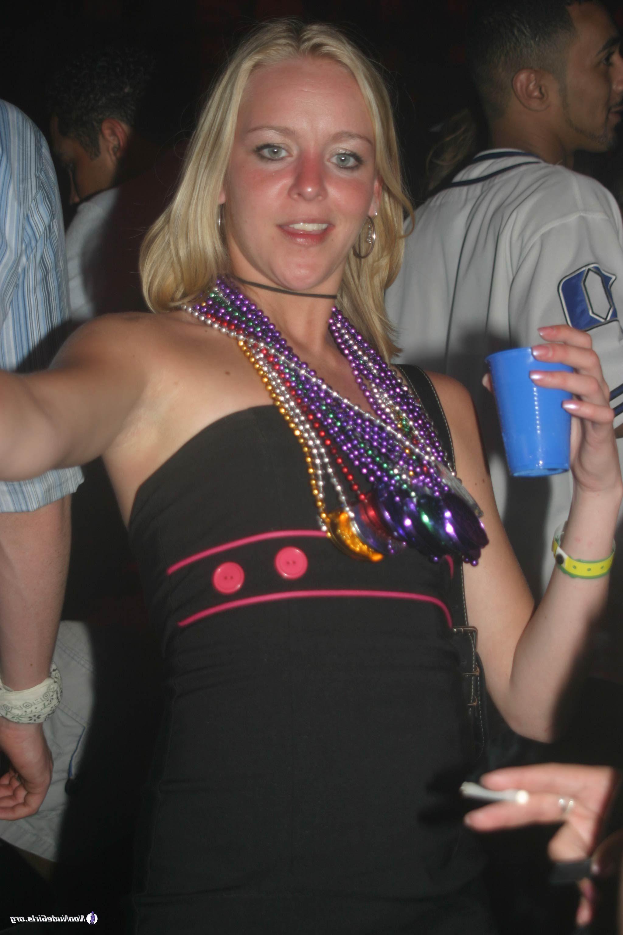 20P Pictures of crazy hot teens girls going wild