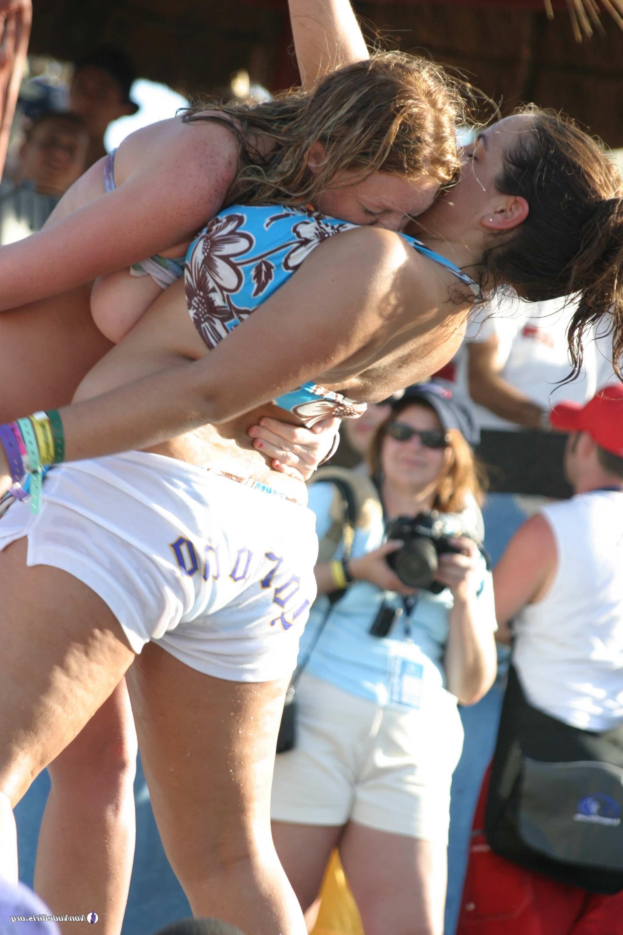 20P Pictures of crazy hot teens girls going wild