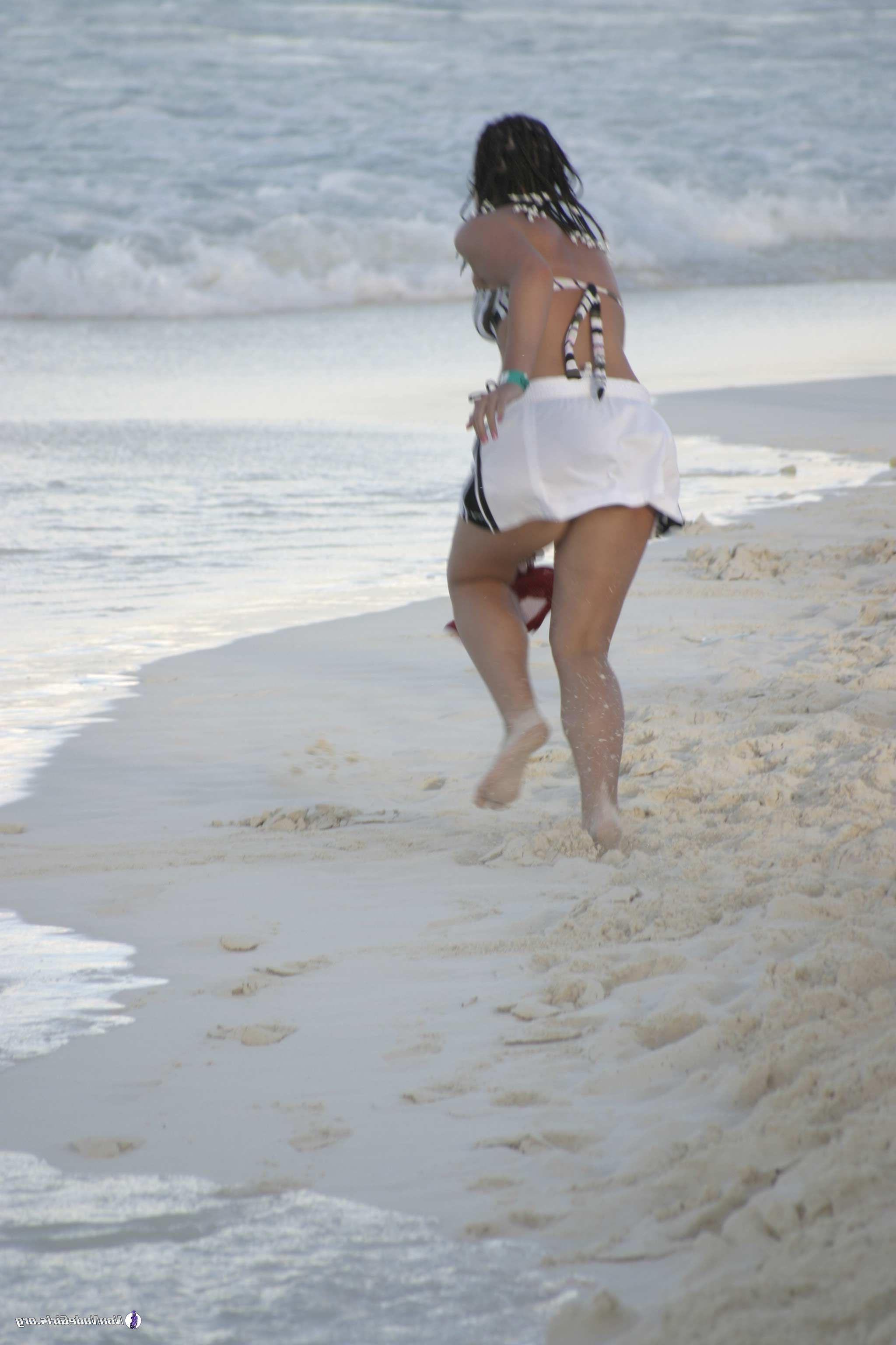20P Pictures of crazy hot teens girls going wild