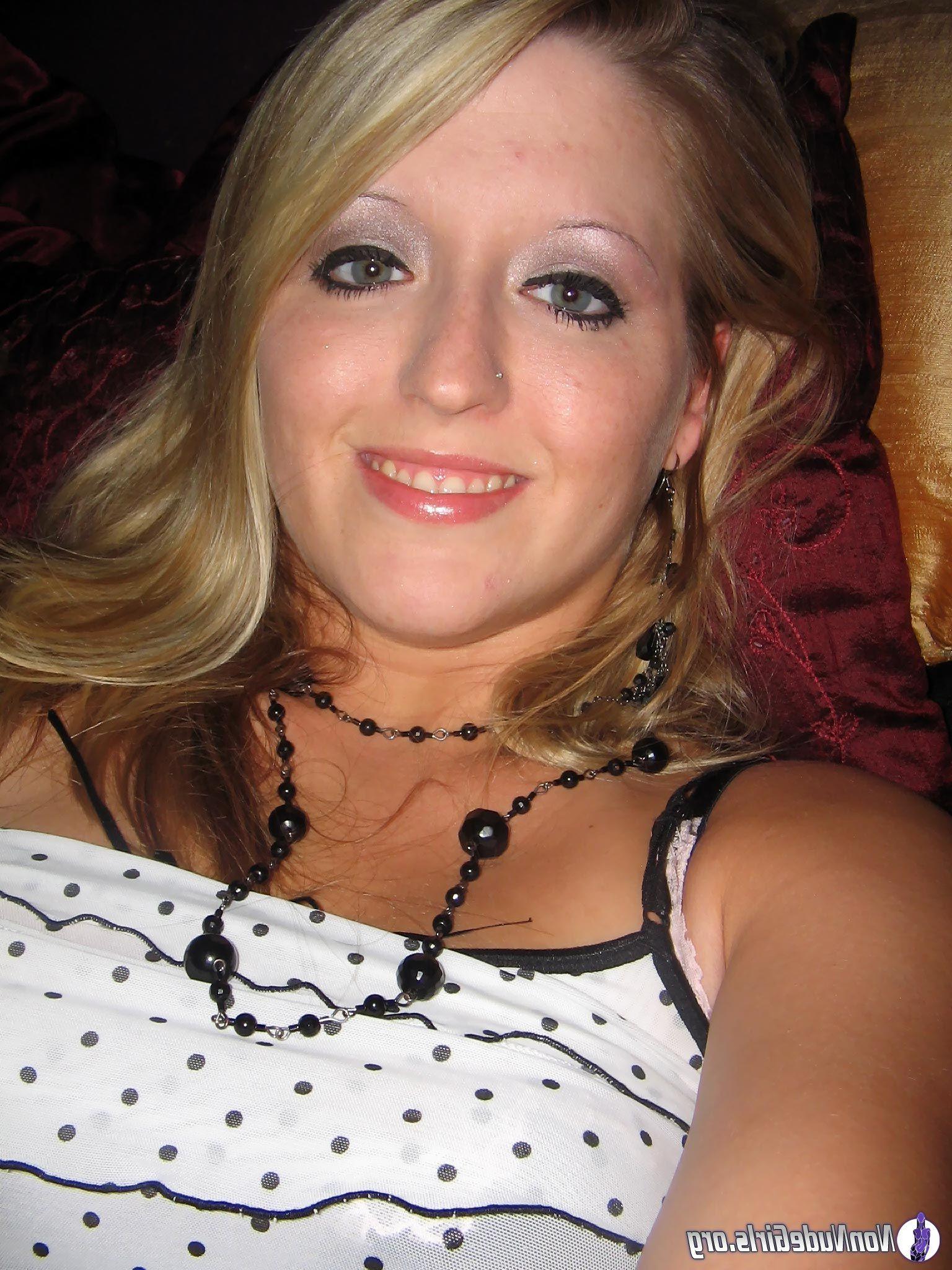 17P Pictures of crazy hot girls going wild