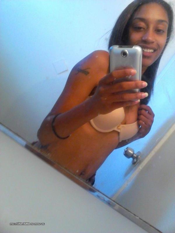 15P Amateur tattooed honey camwhoring in her lingerie