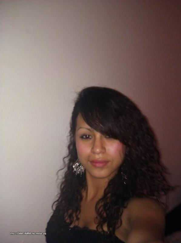 15P Collection of a hot ass amateur chick displaying her tits
