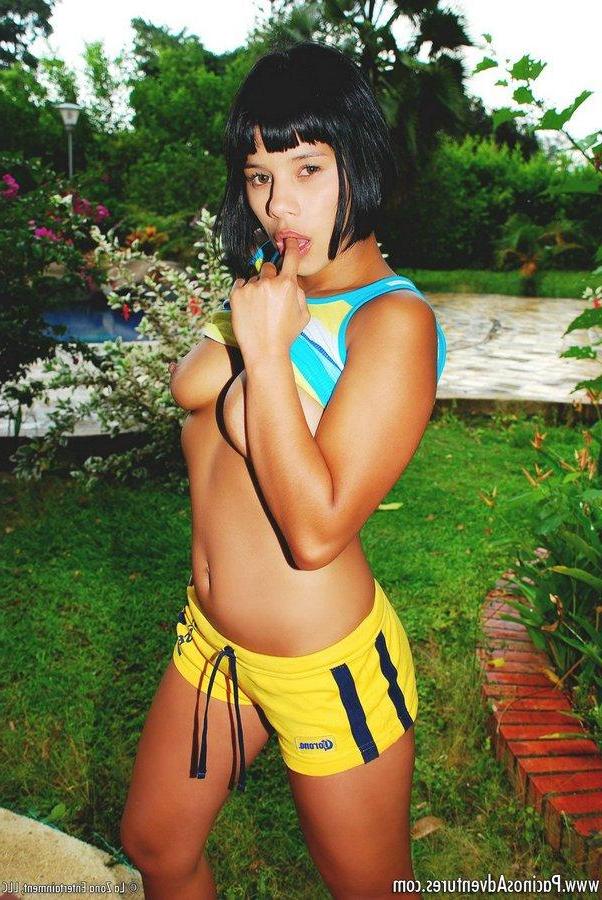 15P Pictures of latin girl Lorna shoving a toy in her pussy outside