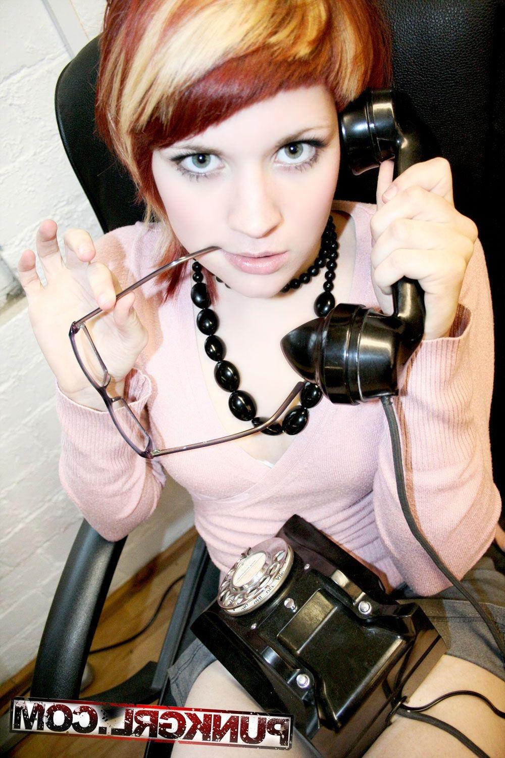 20P Pictures of Lu Dynamite having some hot phone sex