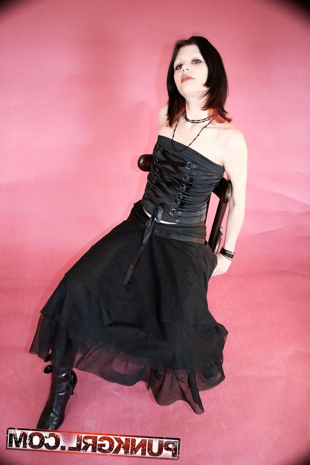15P Pictures of goth teen Lori showing off in boots
