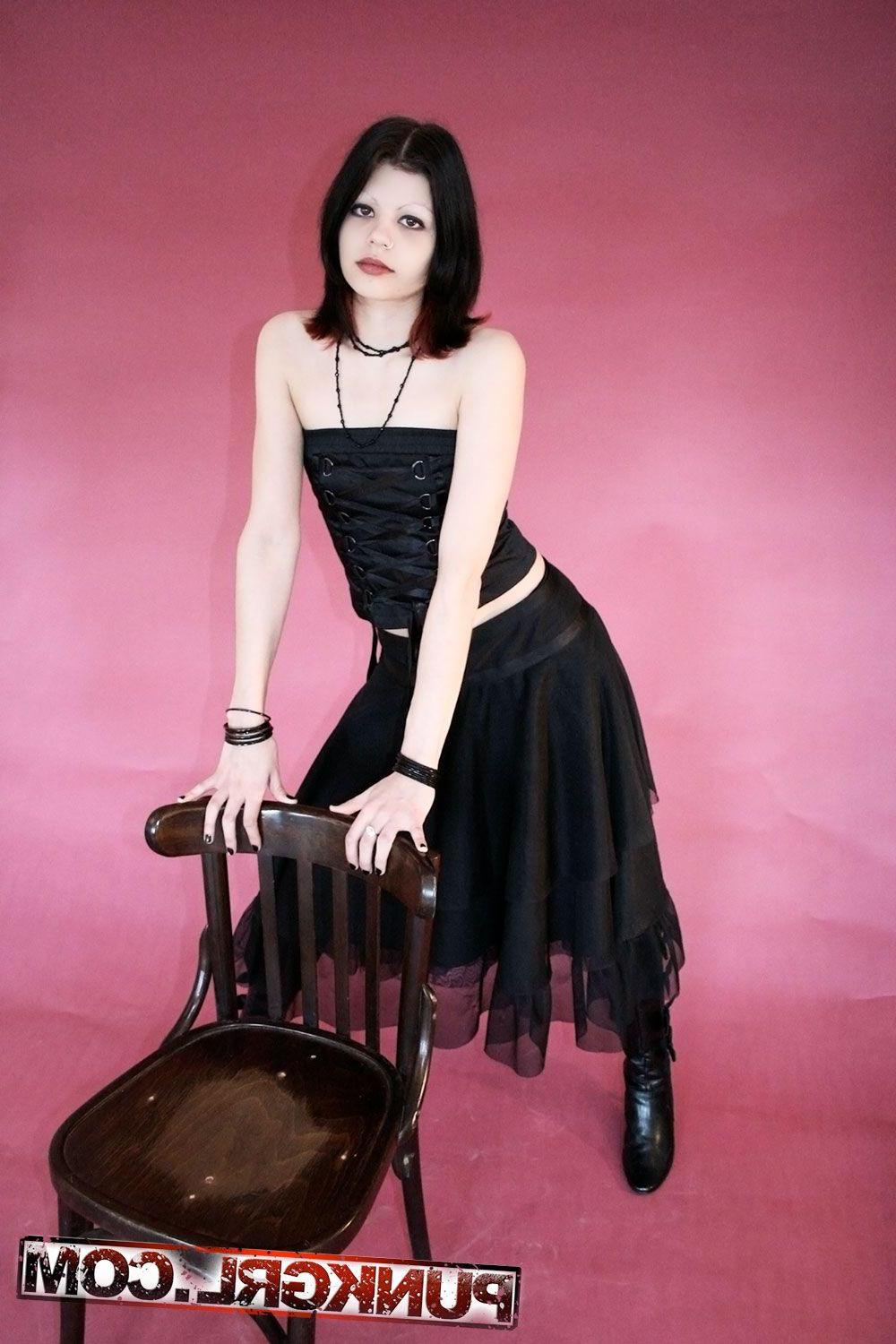 15P Pictures of goth teen Lori showing off in boots