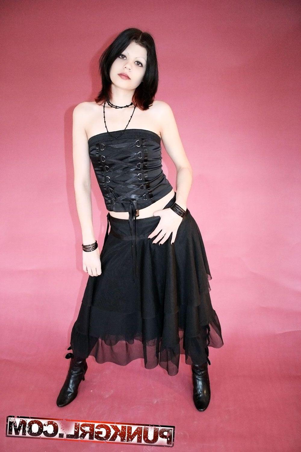 15P Pictures of goth teen Lori showing off in boots