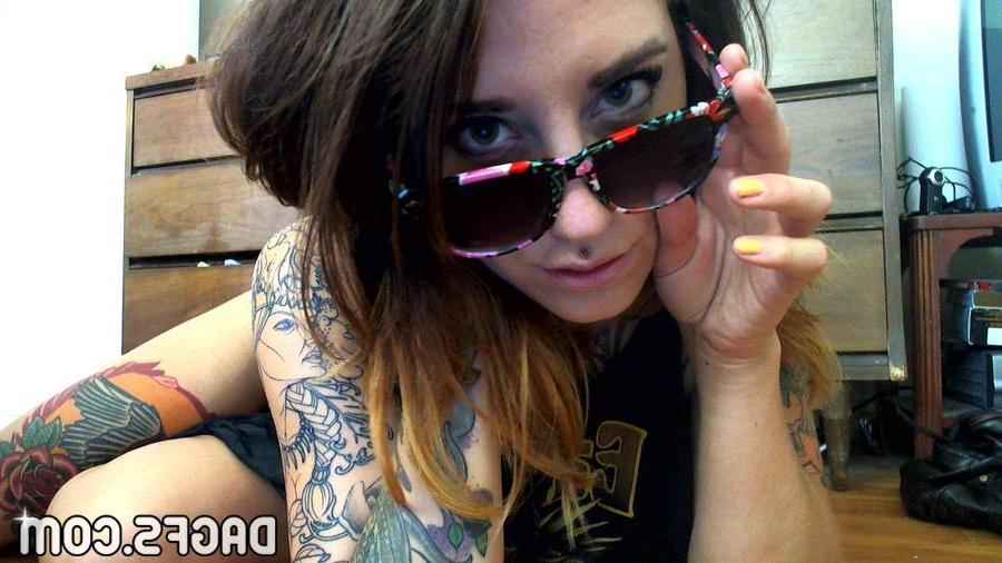 13P Emo GF Tatye shows you her nude tattooed body