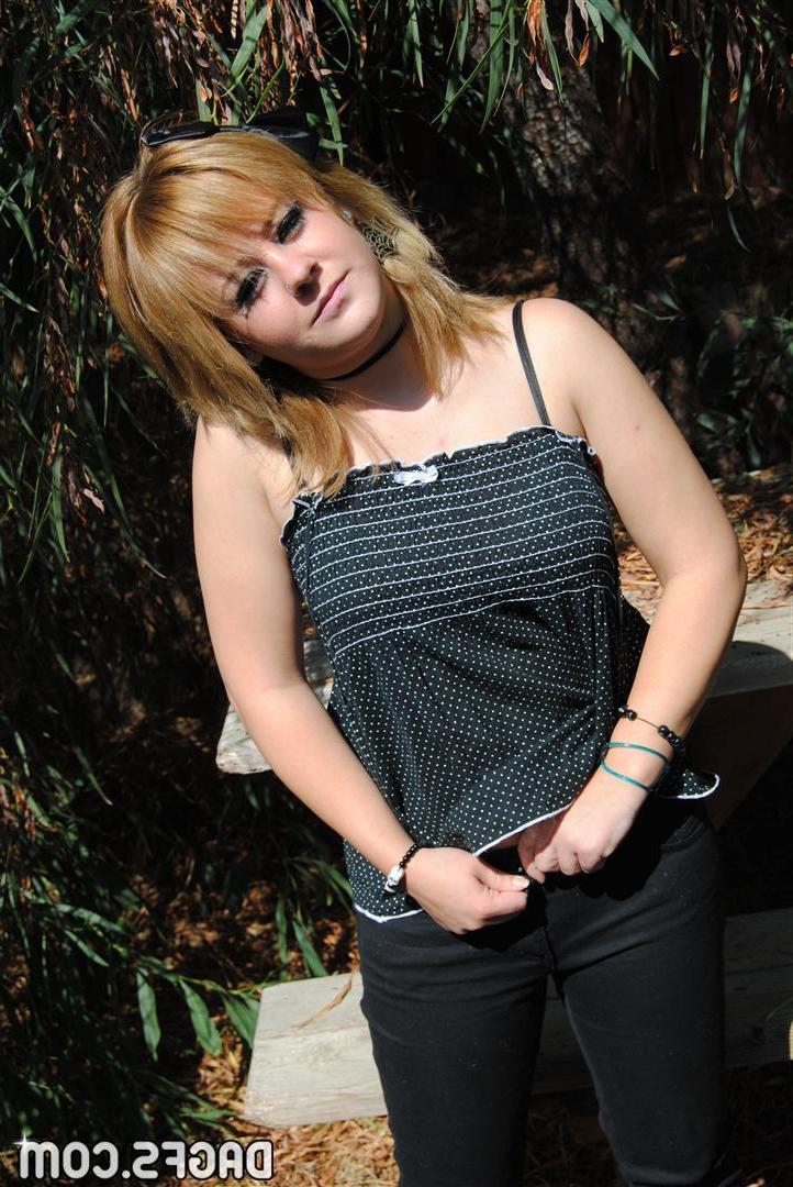 12P Emo GF Samora flashes her tits and pussy outside