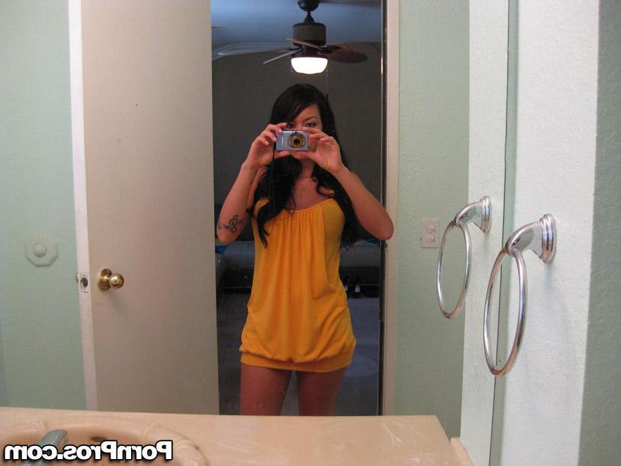16P Horny ex Britney Brighton takes selfies and gets a creampie