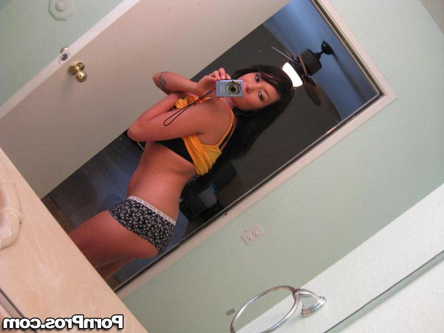 16P Horny ex Britney Brighton takes selfies and gets a creampie