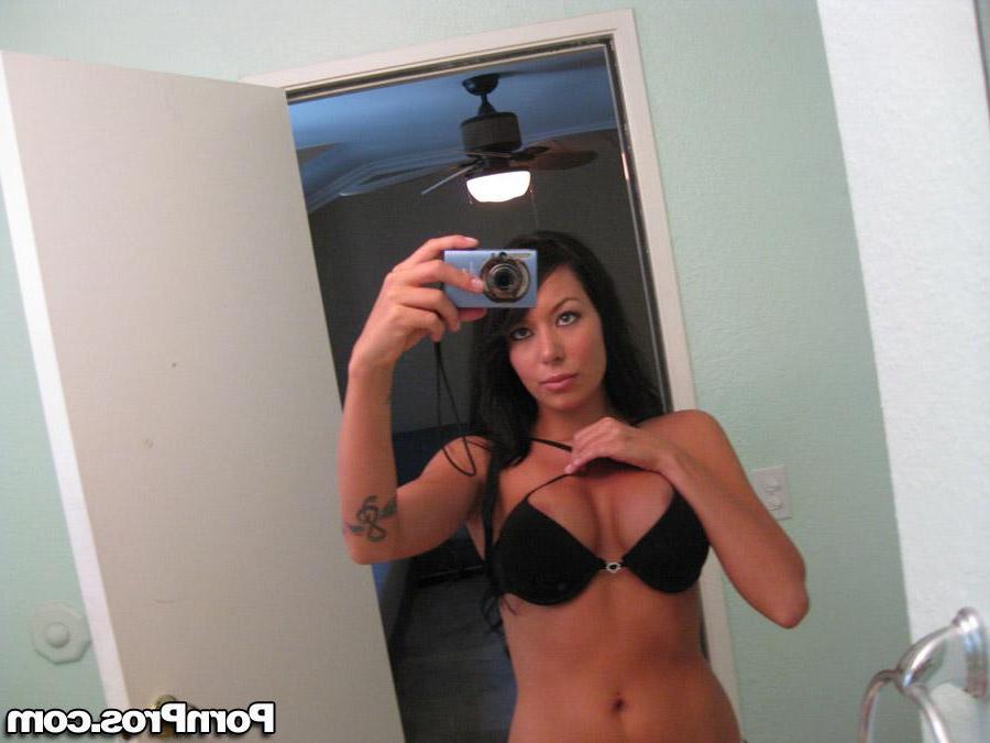 16P Horny ex Britney Brighton takes selfies and gets a creampie