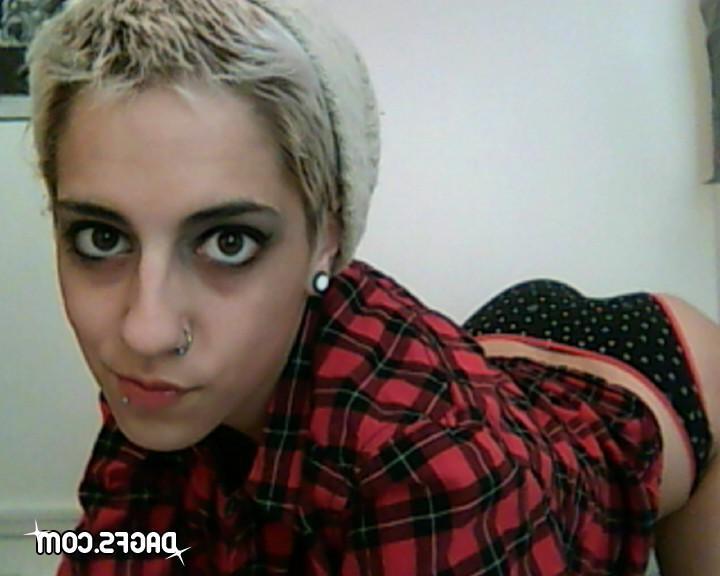 12P Emo girl Lotus poses for the first time with her webcam