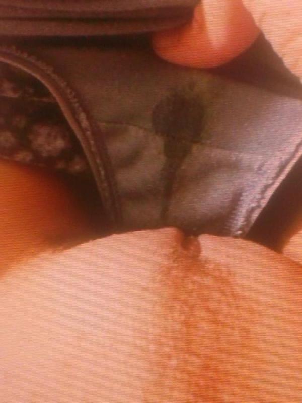 14P College GF takes selfies and fingers her pussy
