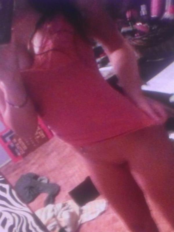 14P College GF takes selfies and fingers her pussy