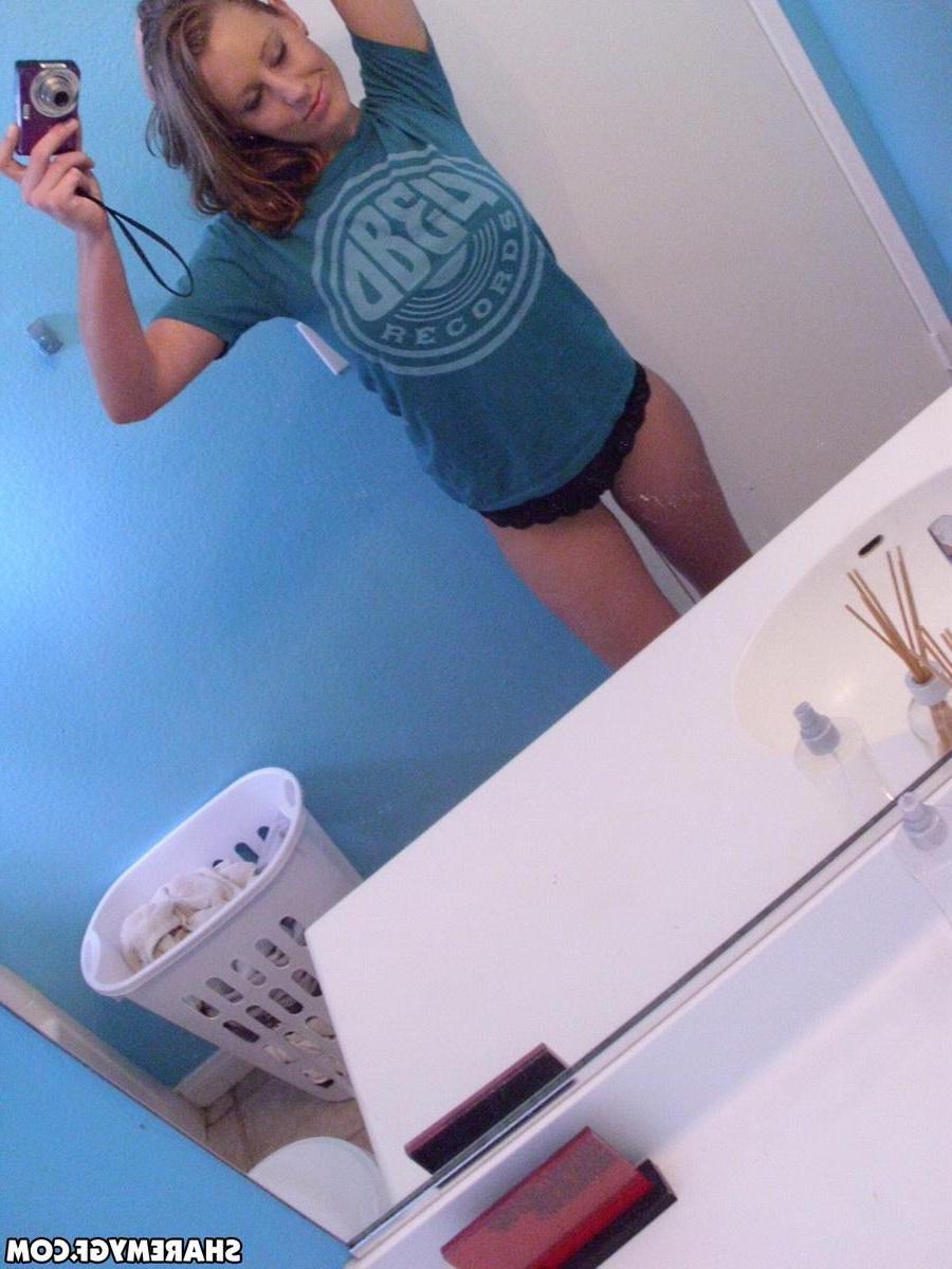 20P Busty blonde coed takes selfies of her perfect boobs