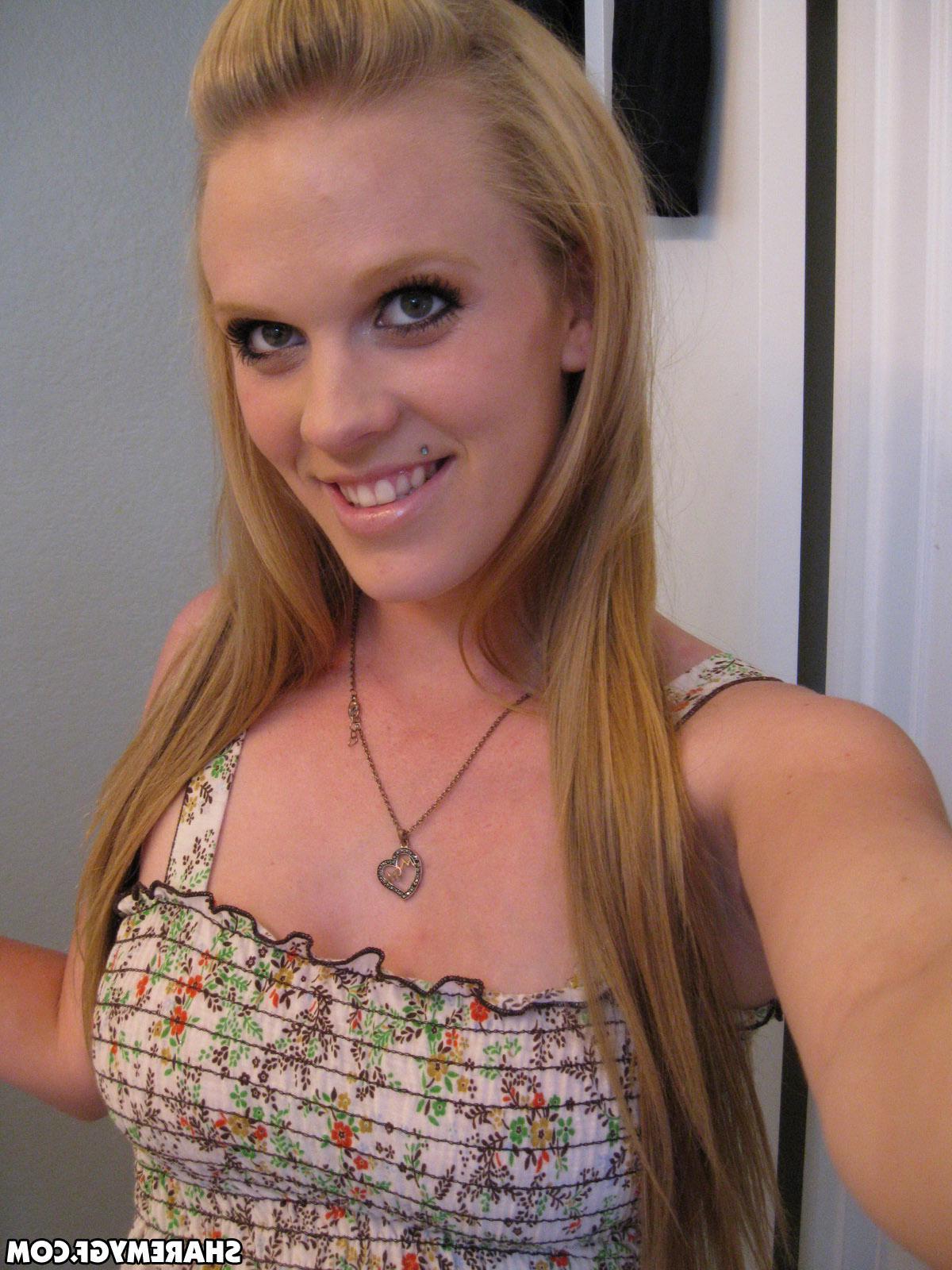 20P Blonde GF with puffy nipples shows her big boobs and wet pussy