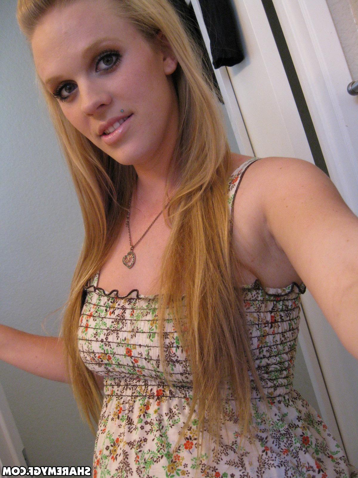 20P Blonde GF with puffy nipples shows her big boobs and wet pussy