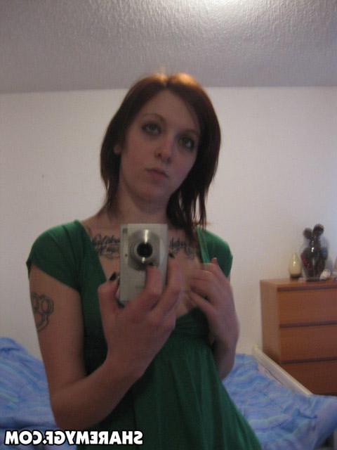 20P Emo girl takes sexy pics of herself just for you