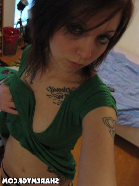 20P Emo girl takes sexy pics of herself just for you