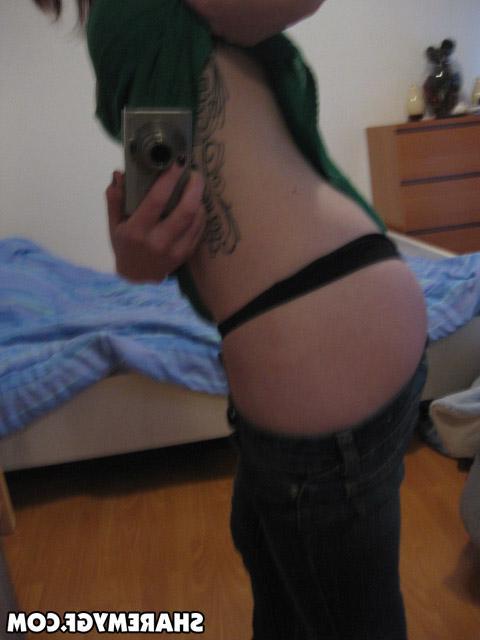 20P Emo girl takes sexy pics of herself just for you