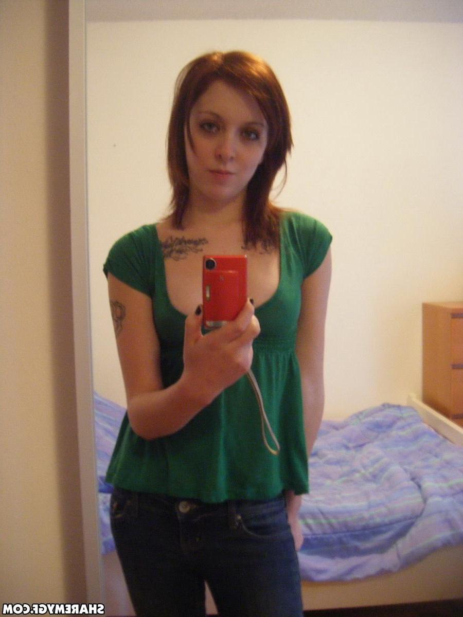 20P Brunette emo teen takes some hot pics of herself in jeans