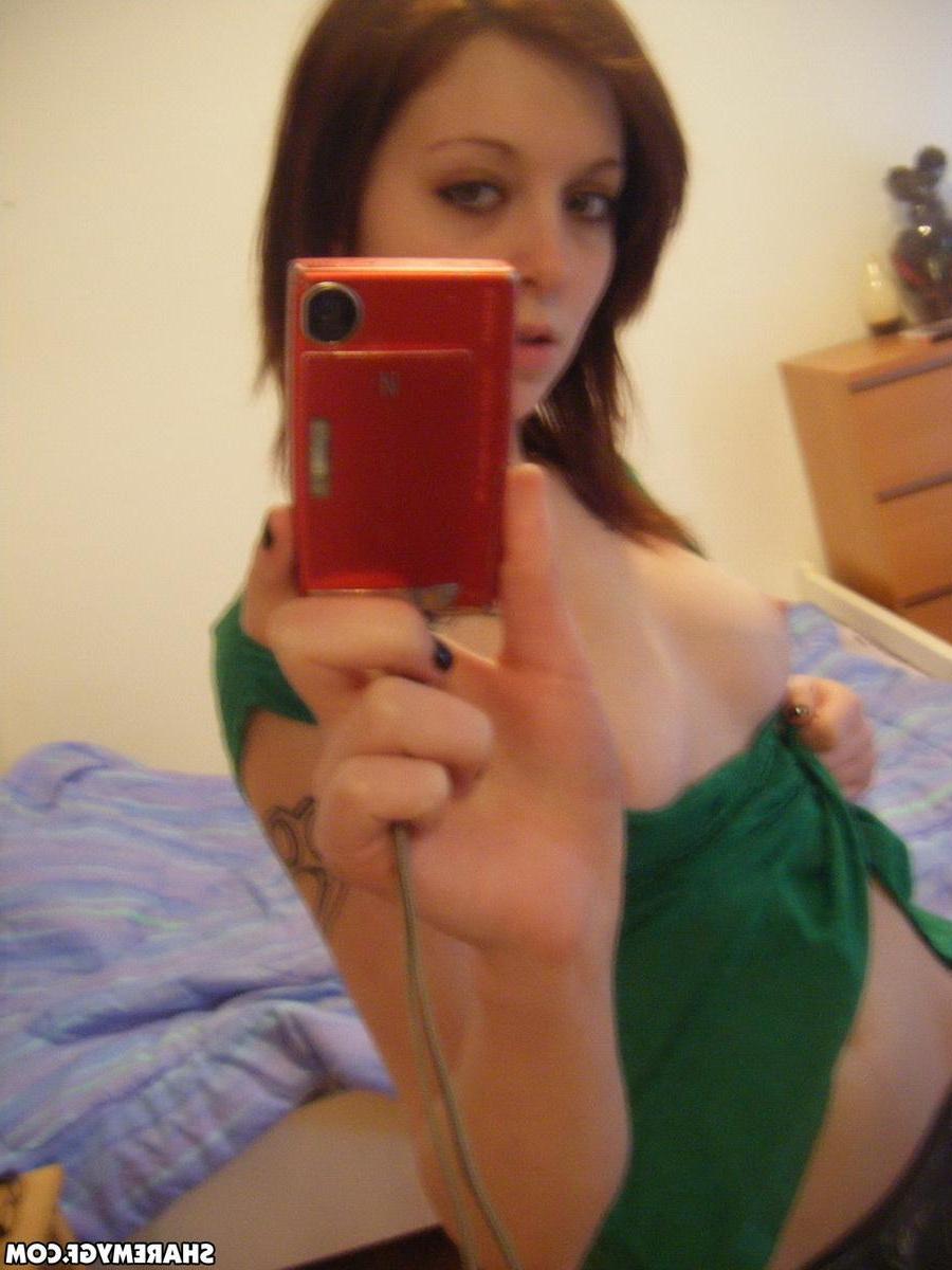 20P Brunette emo teen takes some hot pics of herself in jeans