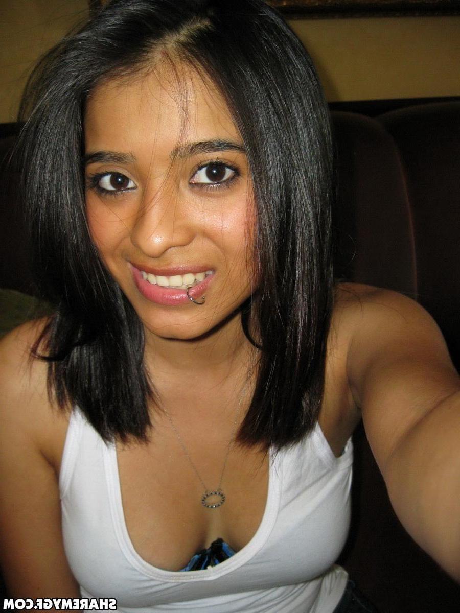 20P Sexy indian teen takes naughty nude pics of herself