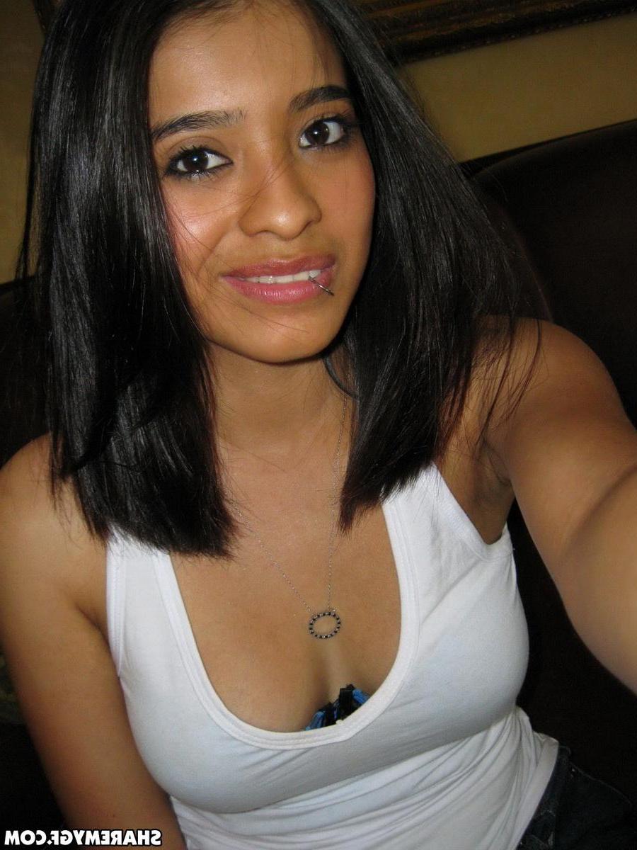 20P Sexy indian teen takes naughty nude pics of herself
