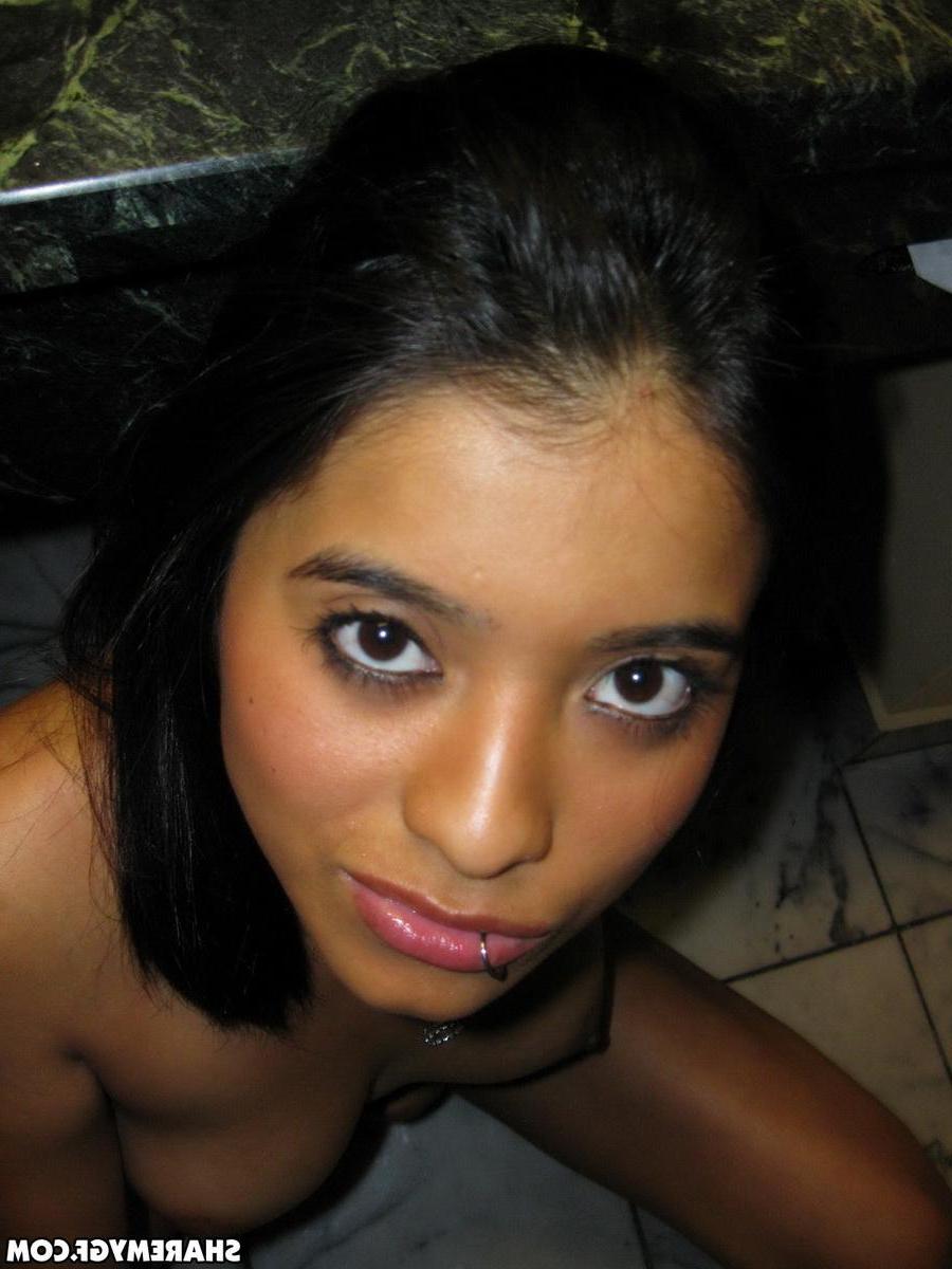 20P Sexy indian teen takes naughty nude pics of herself